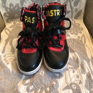 Pastry Sneakers Size 7.5 Wow!!